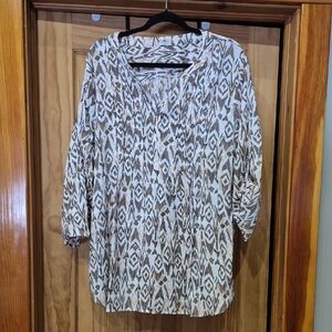 Relaxed V-Neck Tunic Top in Cream and Brown